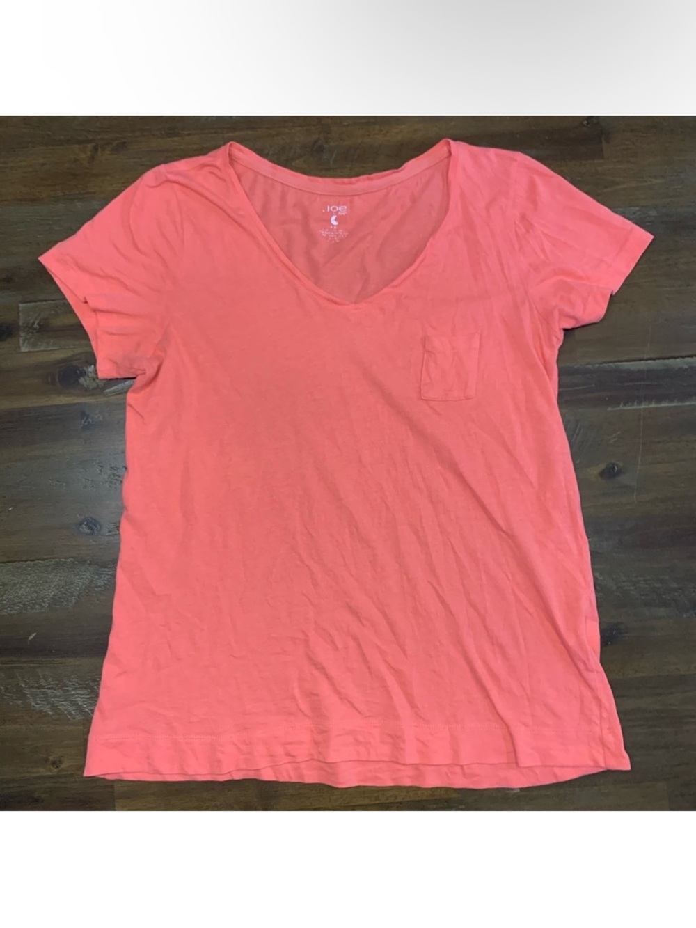 ✅ Joe Fresh coral v neck casual tee shirt with small pocket EUC
